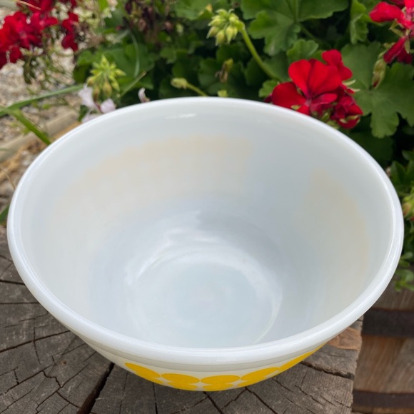 RARE Pyrex ‘Dot’ 1 1/2 Quart Bowl circa 1968-1973 - Picture 7 of 10